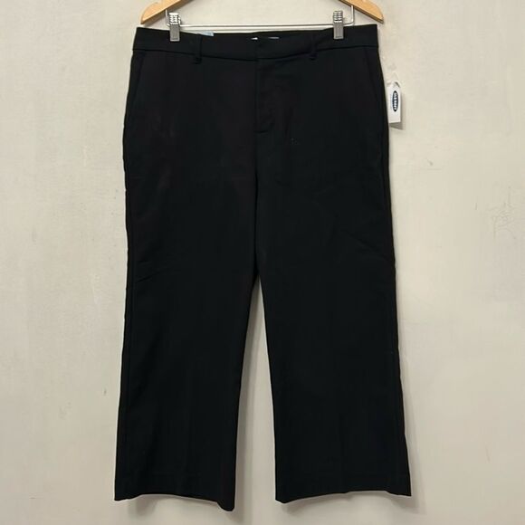 Old Navy black plus court regular cropped pants Size 12 New - Picture 1 of 10